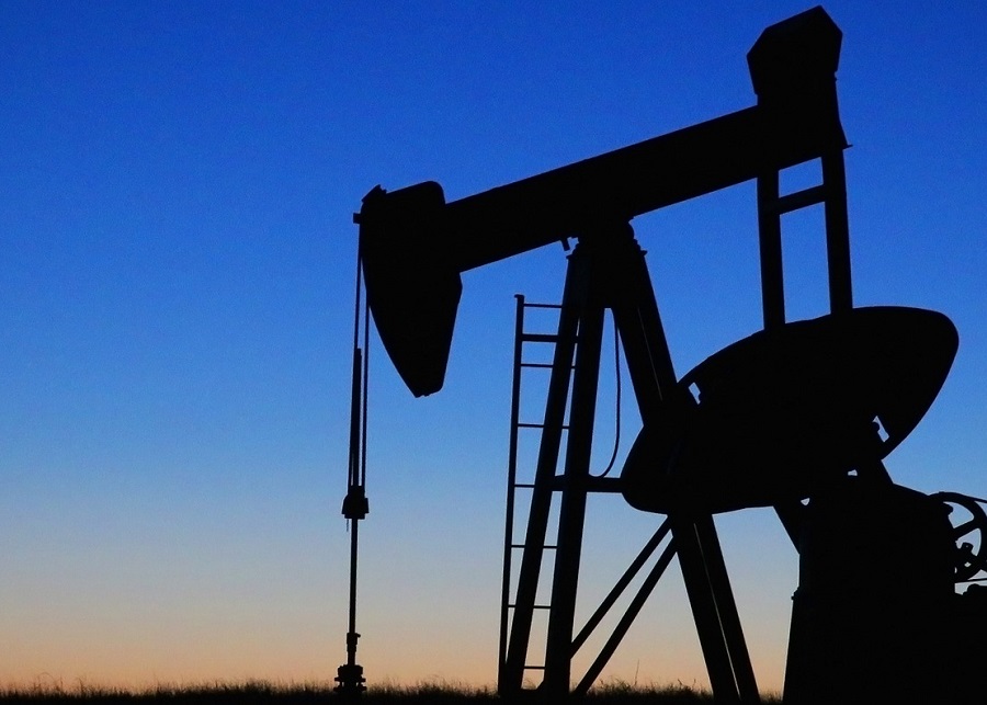 Oil well to illustrate article on Qatar petroleum by Alejandro Betancourt